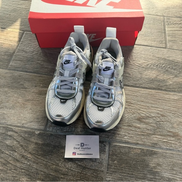 Brand New Nike V2K Run “Summit White Metallic Silver “ Women’s Shoes FD0736-100 - Picture 4 of 12